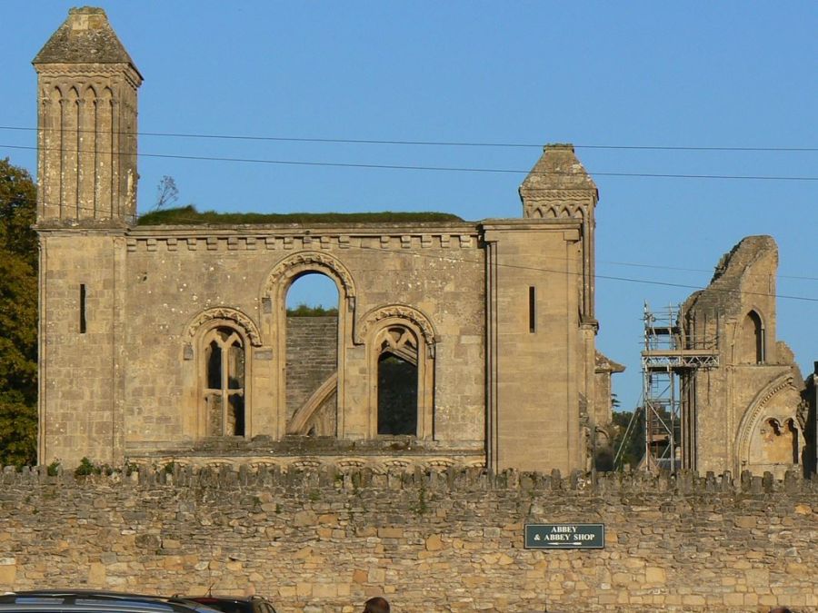 Le rovine dell'abbazia di Glastonbury, dove la leggenda colloca la prima chiesa cristiana d'Inghilterra