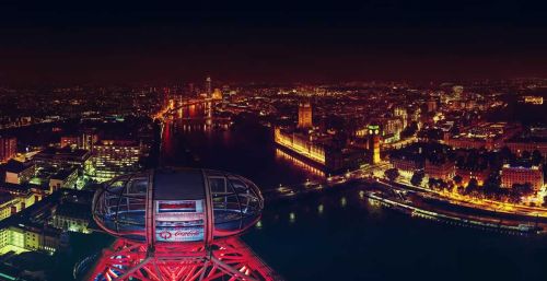 Vista notturna del London Eye