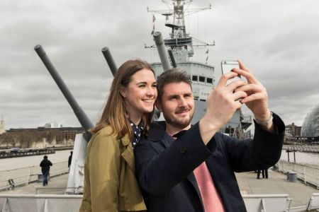 L'HMS Belfast è ormeggiata tra la Torre di Londra ed il Tower Bridge