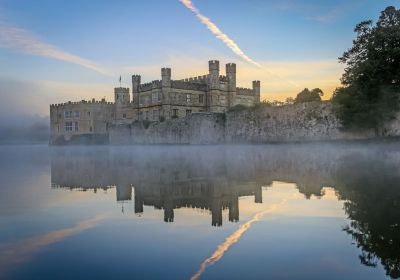 Il castello di Leeds è una destinazione popolare per i visitatori. Con varie ricostruzioni, il castello è sul sito dal 10 ° secolo © tjs11