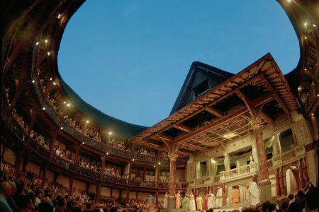 Spettacolo al Globe Theatre di Londra