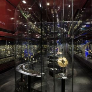 Jewellery Gallery © Victoria and Albert Museum, London