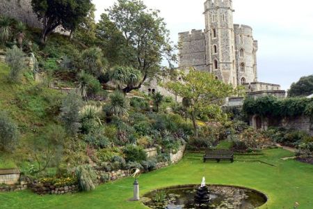 I giardini di Windsor Castle con il castello sullo sfondo