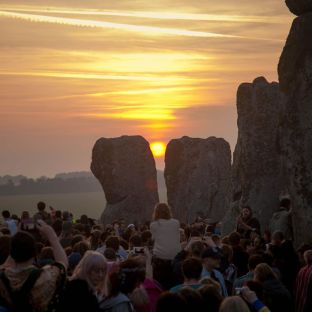 Solstizio d'estate dentro il cerchio di Stonehenge