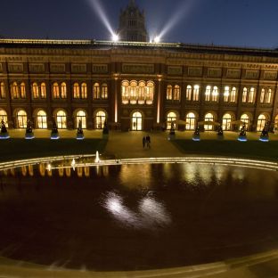 The John Madejski Garden at night © Victoria and Albert Museum, London