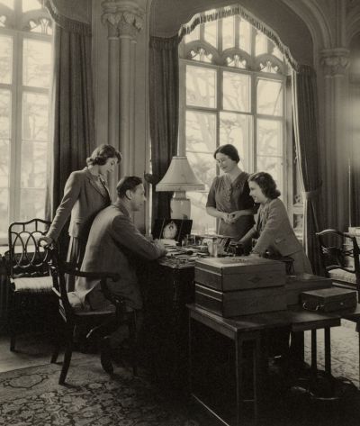 Cecil Beaton, The Royal Family at Royal Lodge,
1943. Royal Collection Trust / © His Majesty King Charles III 2024