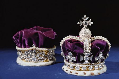 Il Diadema e la Corona di Stato di Maria di Modena (Maria Beatrice d'Este) realizzati per la sua incoronazione con il re Giacomo II nel 1685. I Gioielli della Corona © HM Queen Elizabeth II, 2001