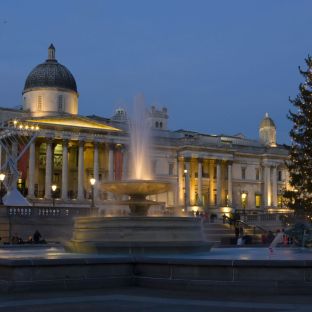 L'albero di Natale che ogni anno viene allestito di fronte alla National Gallery @ National Gallery